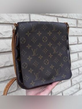 Authentic Louis Vuitton brown monogram canvas Musette Salsa bag